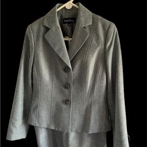 Evan Picone skirt suit size 6